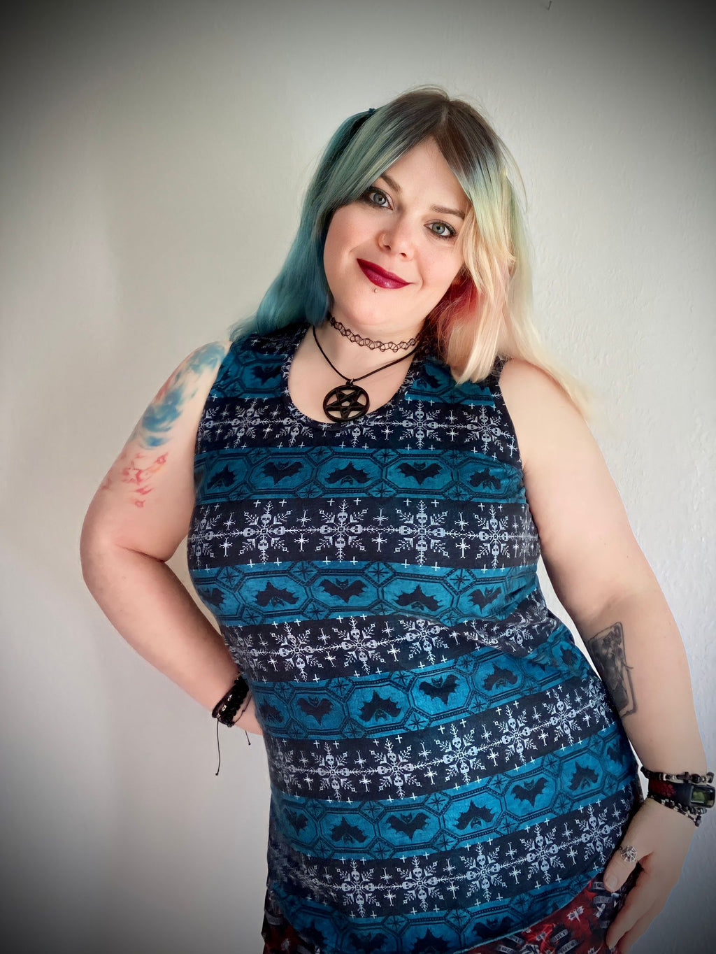 Adults dip hem vest